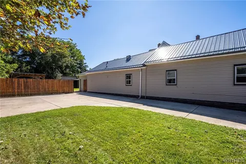Exterior - 51 Danforth St, Buffalo, NY 14213 photo 14 of 14