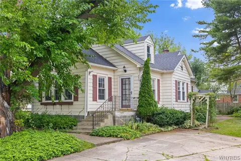 2633 Greenfield Ave, Hamburg, NY 14075
