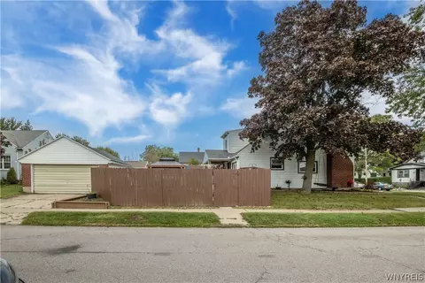 Exterior - 282 Longnecker St, Buffalo, NY 14206 photo 6 of 12