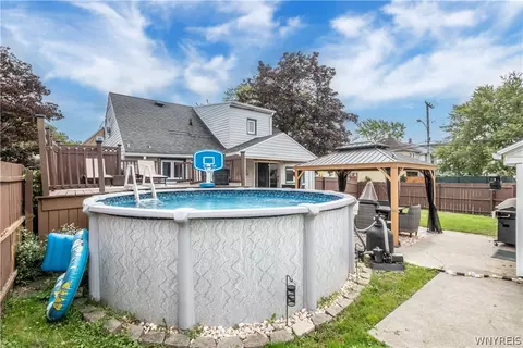 Exterior - 282 Longnecker St, Buffalo, NY 14206 photo 11 of 12
