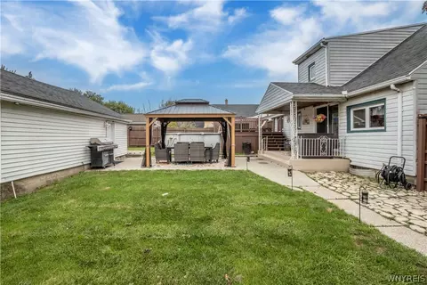 Exterior - 282 Longnecker St, Buffalo, NY 14206 photo 8 of 12