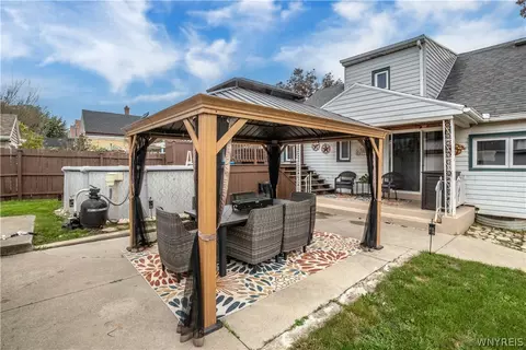 Exterior - 282 Longnecker St, Buffalo, NY 14206 photo 9 of 12