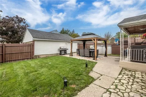 Exterior - 282 Longnecker St, Buffalo, NY 14206 photo 7 of 12