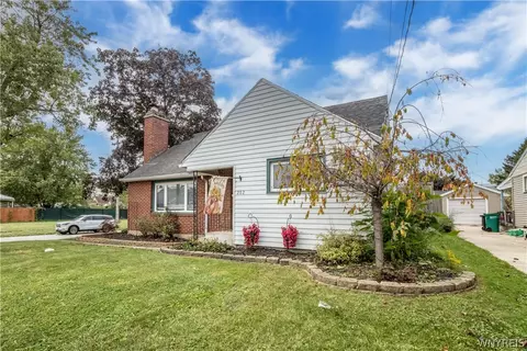 Exterior - 282 Longnecker St, Buffalo, NY 14206 photo 3 of 12