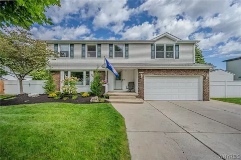 6104 Berkley Dr, Orchard Park, NY 14127