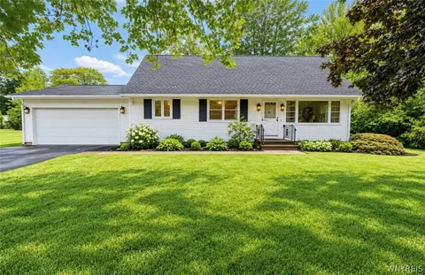 6494 Versailles Rd, Lake View, NY 14085