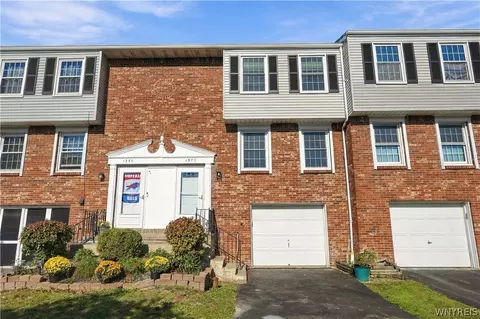 1372 Independence Dr, Evans, NY 14047
