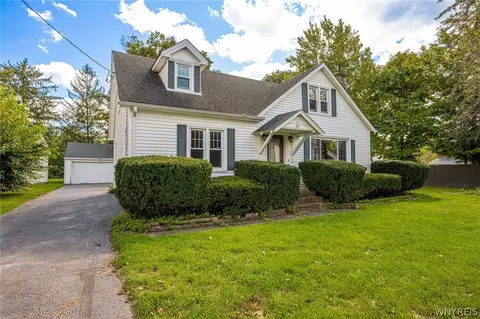 25 Pearl St, Holland, NY 14080