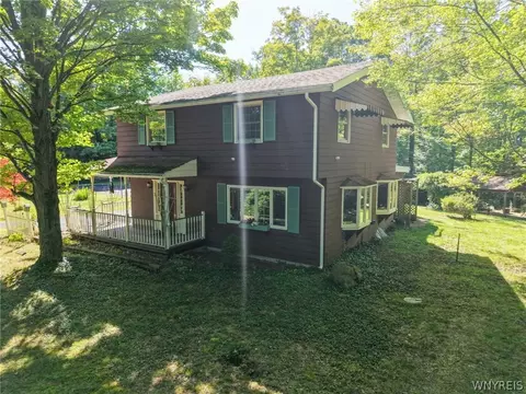 2769 S Roberts Rd, Forestville, NY 14062