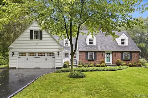 146 Elmhurst Dr, Orchard Park, NY 14127