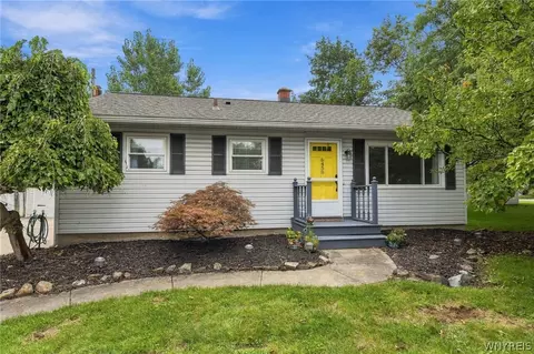 6458 Cloverleaf Dr, Lockport, NY 14094