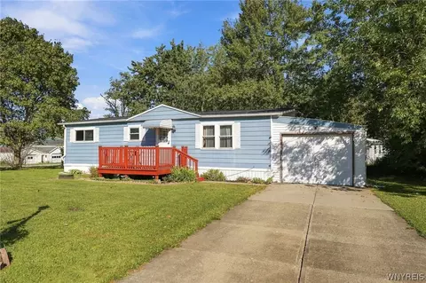 29 Quarry Hl, Newstead, NY 14001