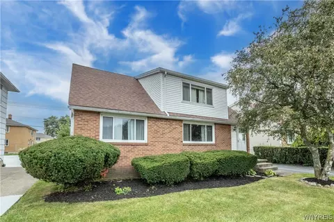 31 Wellington Rd, Cheektowaga, NY 14225