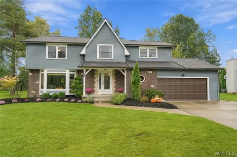54 Waxwing Ln, East Amherst, NY 14051