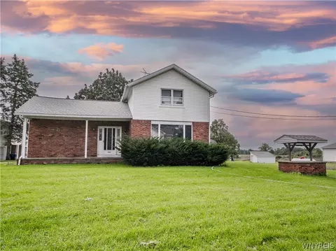 5062 Saunders Settlement Rd, Cambria, NY 14094