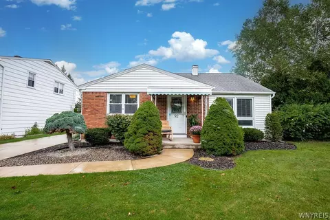 92 N Creek Dr, Cheektowaga, NY 14225