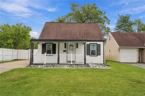 61 Spruce Rd, Amherst, NY 14226