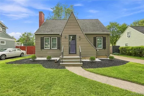 329 Walton Dr, Amherst, NY 14226
