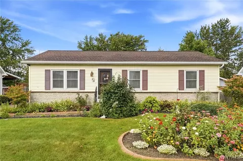 86 Cathedral Dr, West Seneca, NY 14224