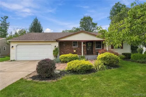 5866 Lakecrest Dr, Lake View, NY 14085