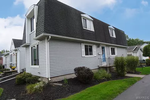 21 The Cmn, Lockport, NY 14094