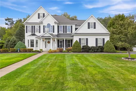 140 Norwood Ln, Orchard Park, NY 14127