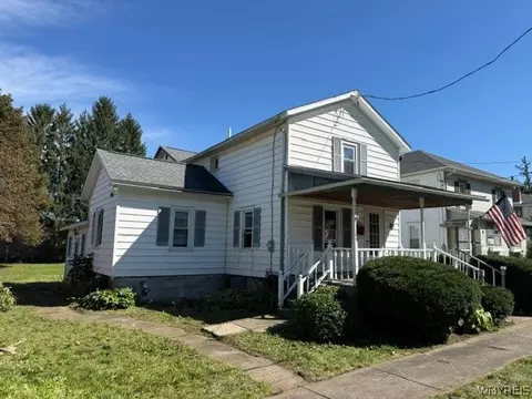 8 S Hartland St, Royalton, NY 14105