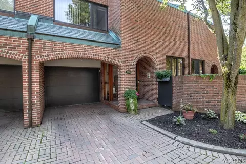 260 Rivermist Dr, Buffalo, NY 14202