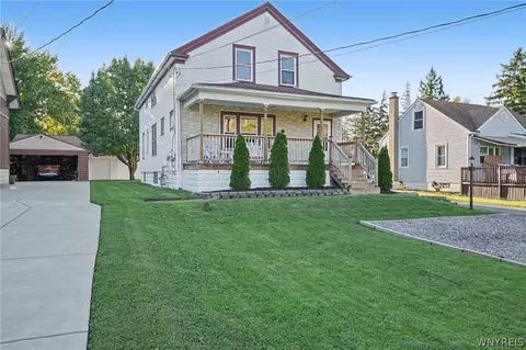 4812 Bay View Rd, Hamburg, NY 14075