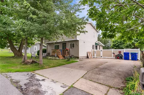 2173 Pleasant Ave, Lake View, NY 14085