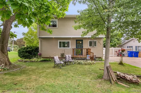 2173 Pleasant Ave, Lake View, NY 14085