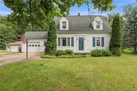 6394 Armor Duells Rd, Orchard Park, NY 14127