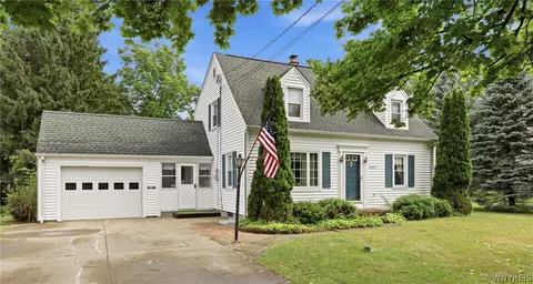 6394 Armor Duells Rd, Orchard Park, NY 14127