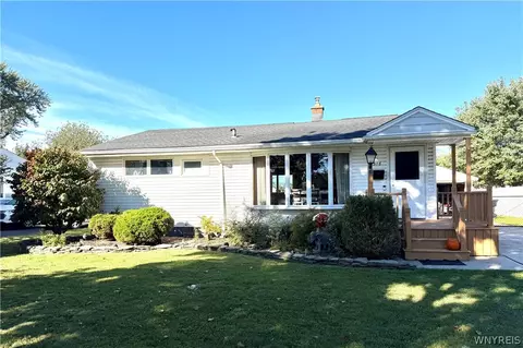 318 Glenhurst Rd, Tonawanda, NY 14150