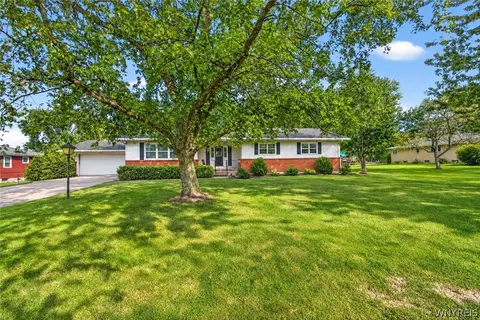 2637 Stony Point Rd, Grand Island, NY 14072
