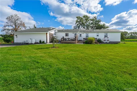 Exterior - 2392 Checkered Tavern Rd, Hartland, NY 14008 photo 3 of 13