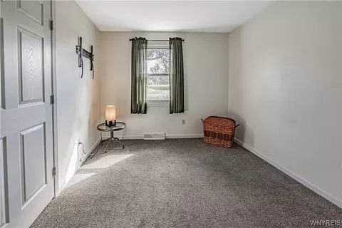 Bedroom - 2392 Checkered Tavern Rd, Hartland, NY 14008 photo 3 of 5
