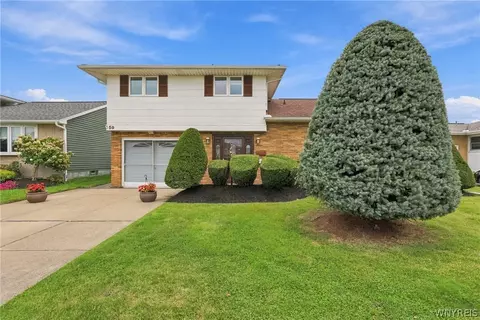 59 Fairoaks Ln, Cheektowaga, NY 14227