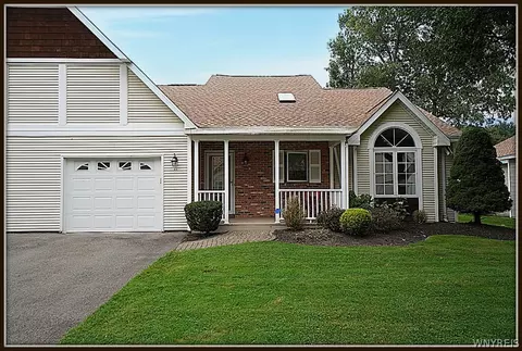 23 Sweet Bay Ln, Amherst, NY 14221