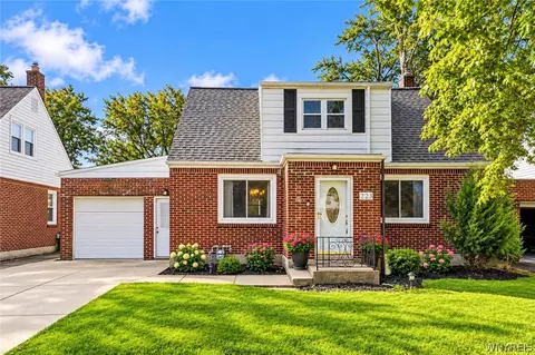 223 Paramount Pkwy, Buffalo, NY 14223