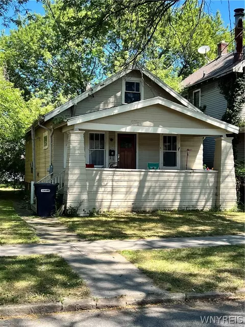 2248 Willow Ave, Niagara Falls, NY 14305