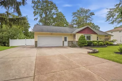 930 Elliott Dr, Lewiston, NY 14092