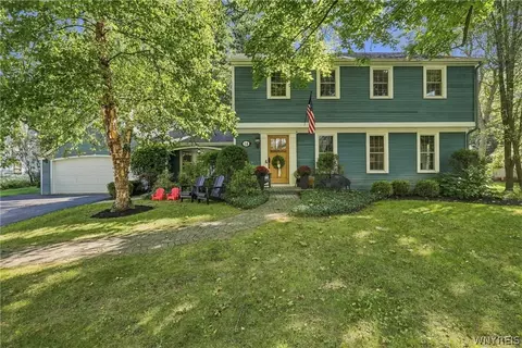 14 Briar Hill Rd, Orchard Park, NY 14127