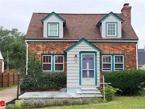 3 Lochland Dr, Cheektowaga, NY 14225