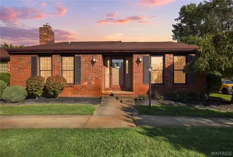 161 Wedgewood Dr, Amherst, NY 14221