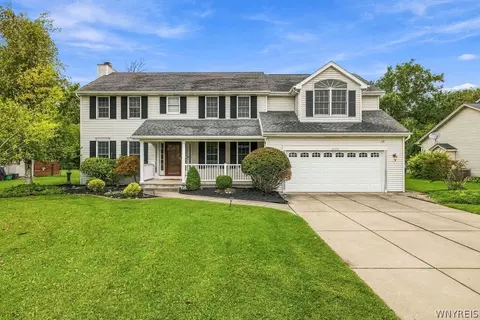3775 Colin Ct, Wheatfield, NY 14120