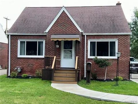 83 Kirkwood Dr, West Seneca, NY 14224