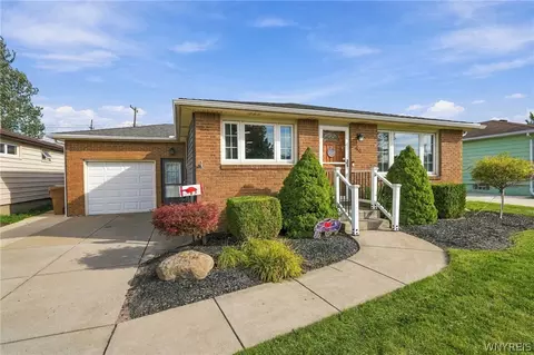 44 Poinciana Pkwy, Cheektowaga, NY 14225