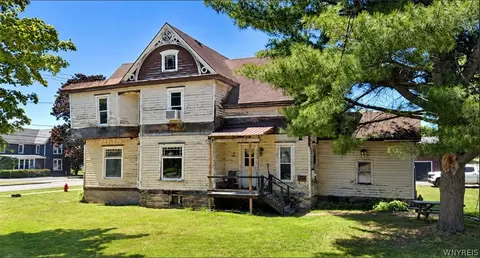 29 Oswego St, Camden, NY 13316