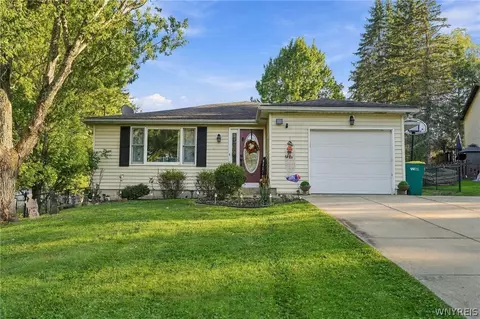 21 Fairlawn Ct, Aurora, NY 14052